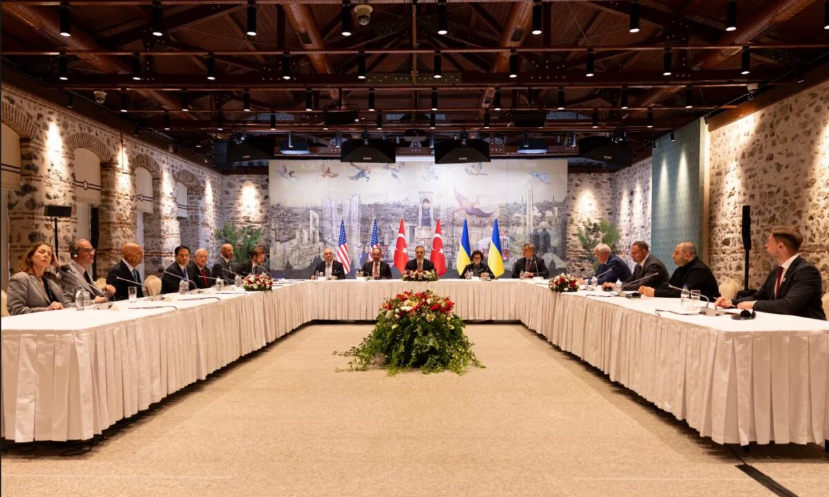 Cât de departe e pacea. Prima rundă de negocieri din Turcia s-a încheiat