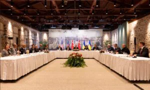 Cât de departe e pacea. Prima rundă de negocieri din Turcia s-a încheiat