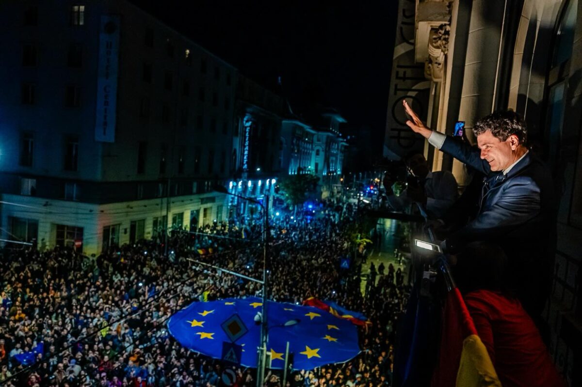 Val de amenințări pe TikTok din partea votanților lui Simion, după victoria lui Nicușor Dan