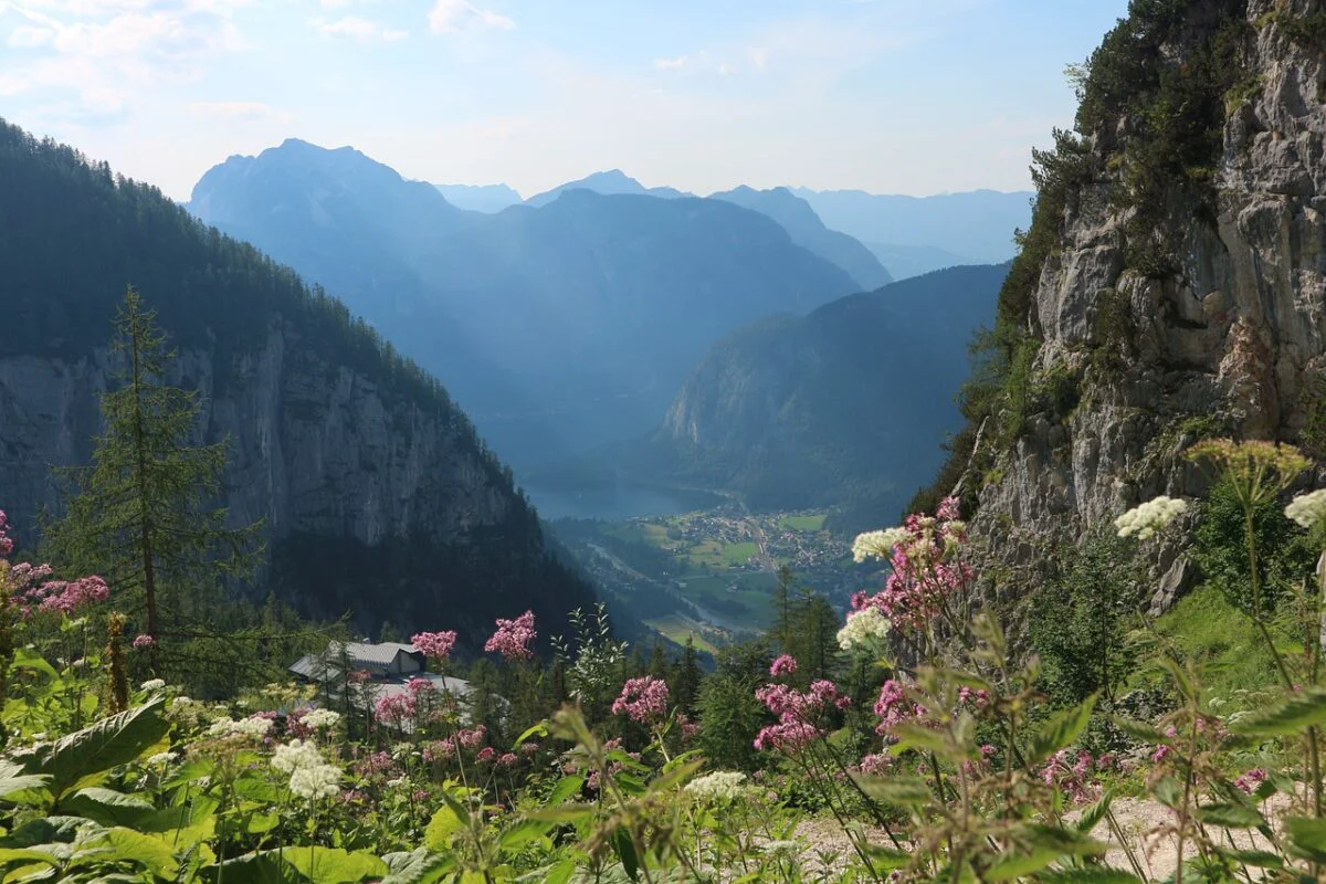 Locul nepământesc din România, vizitat de divinitate. Comuniștii l-au transformat în depozit de cereale