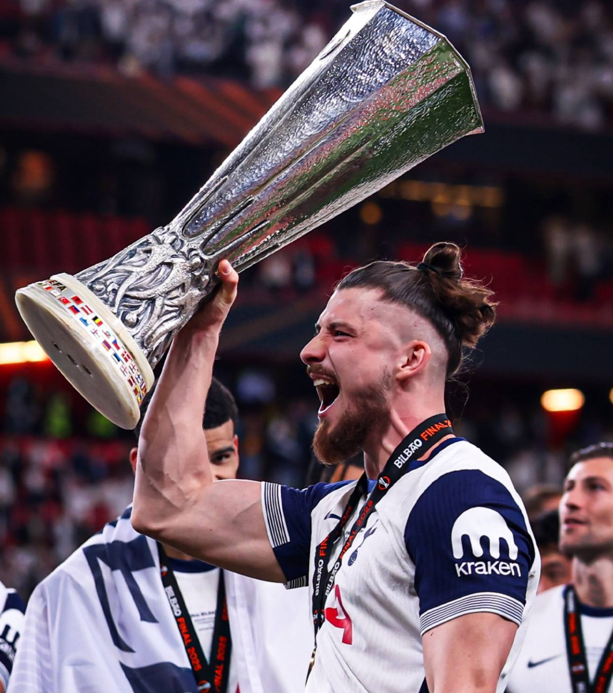 Ultimele detalii despre transferul lui Radu Drăgușin. Tottenham vrea să-l cedeze definitiv pe român