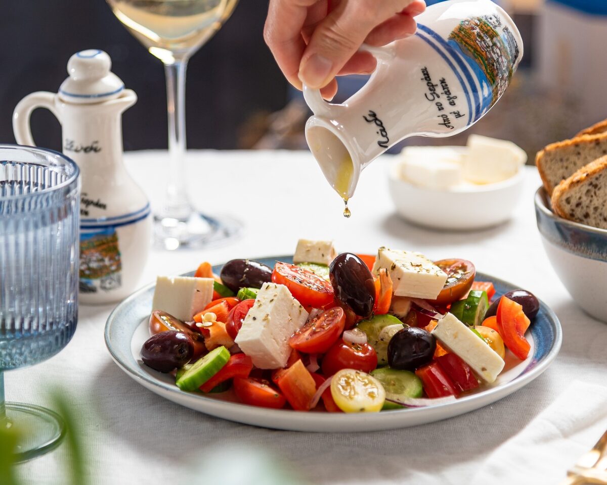 Aromele Mediteranei într-o salată cu linte, roșii cherry și feta. Rețeta originală