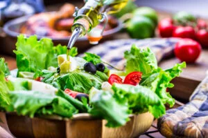 Trucul la îndemână prin care păstrezi salata verde pentru mai mult timp