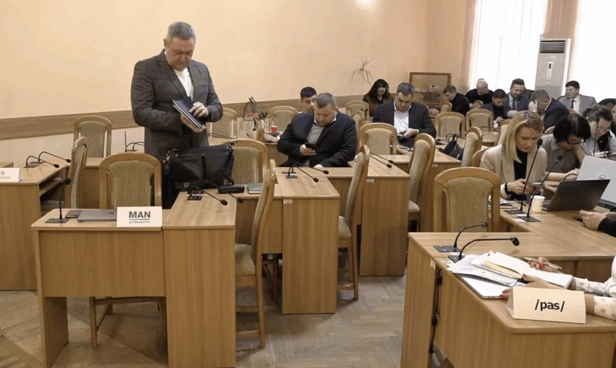 Marşul LGBT, motiv de polemică în consiliul municipal Chişinău. Consilierii PAS au părăsit sala de ședințe