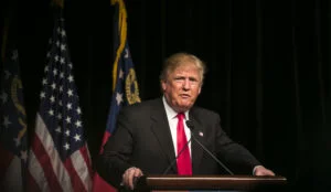Val de procese pentru administrația Trump. Instiuții media importante s-au adresat Justiției