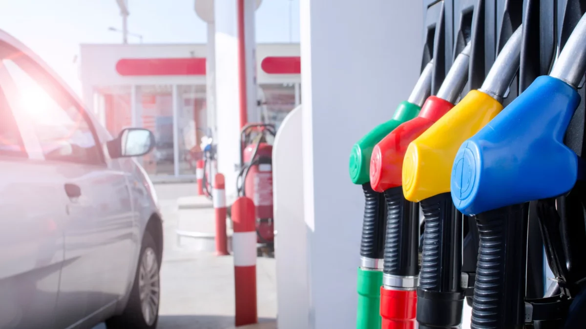 Prețurile la carburanți în weekend. Benzina și motorina, mai ieftine la pompă