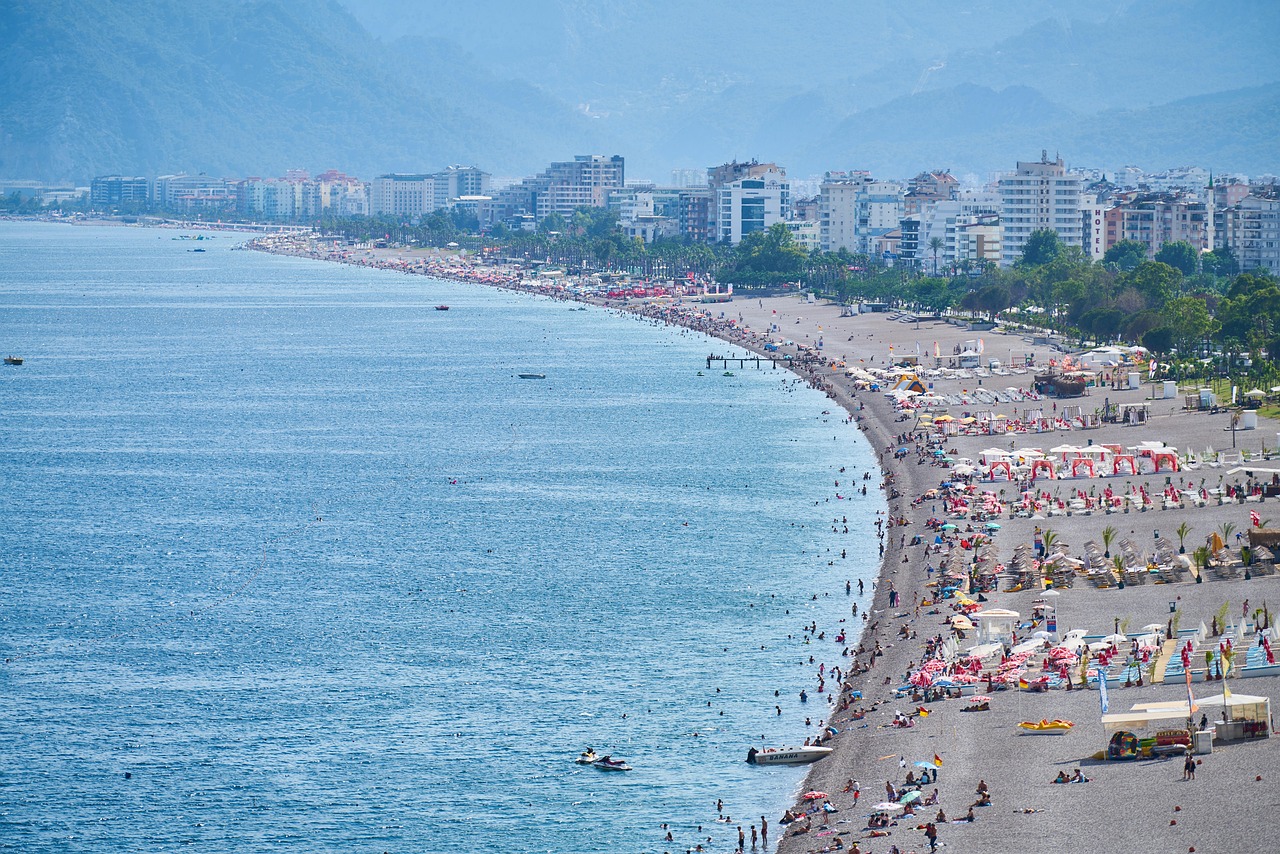 Vacanțele la mare, mai scumpe cu 15% în 2025. Turcia și Bulgaria, în topul preferințelor