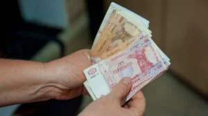 Distribuirea ajutorului de Paști a început pe 2 mai. Card sau poștă- ce trebuie să știe beneficiarii