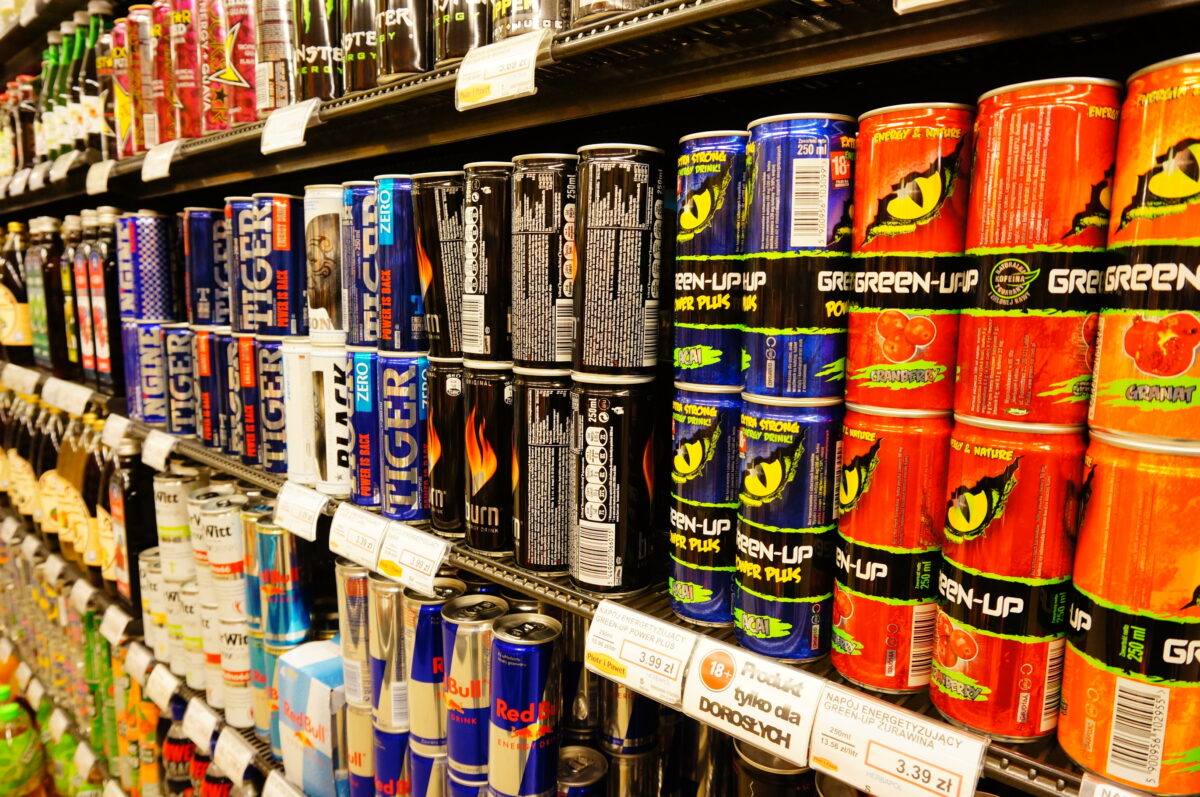 Studiu. Băuturile energizante ar putea stimula dezvoltarea celulelor canceroase