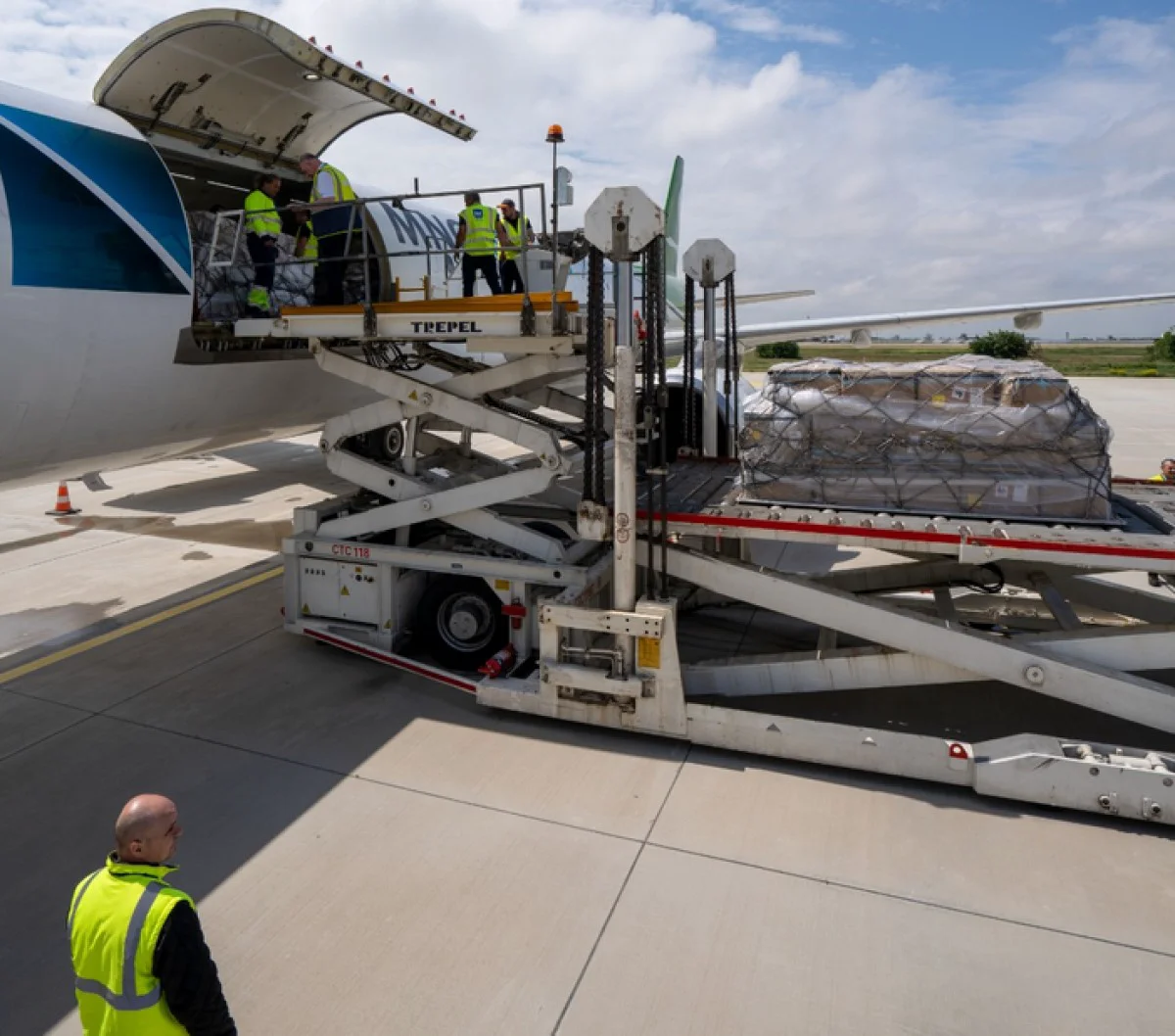 Județul din Vest care devine noul hub logistic strategic, după lansarea zborurilor cargo