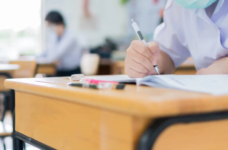 Bătălie politică pe supravegherea elevilor la examenele de a IX-a