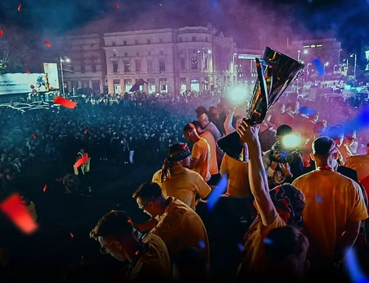 FCSB - Universitatea Craiova 1-0, în play-off-ul Superligii. Trofeul, sărbătorit în Piața Constituției
