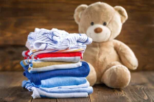 Cum netezești hainele fără fier de călcat. Trucuri care nu dau greș