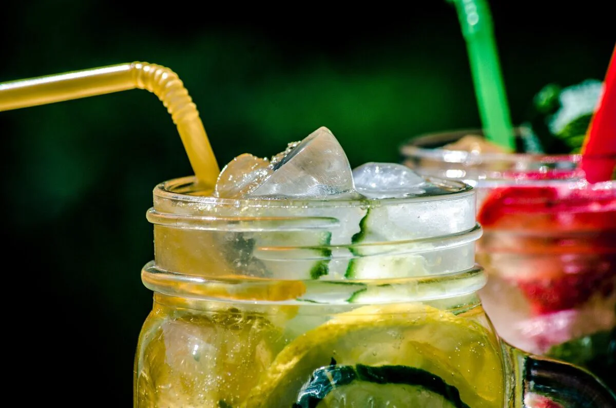 Trei rețete de limonadă. Castravetele, zmeura și lavanda, ingredientele cheie