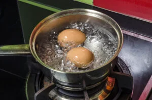 Ouăle fierte perfect. Ingredientul pentru o coajă intactă