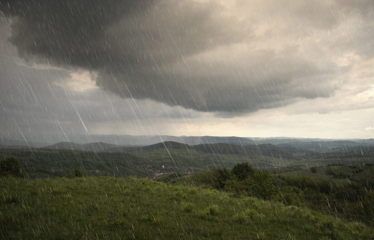 Prognoza meteo, 17 iulie. Vreme capricioasă în România. Ploi, vijelii și temperaturi scăzute
