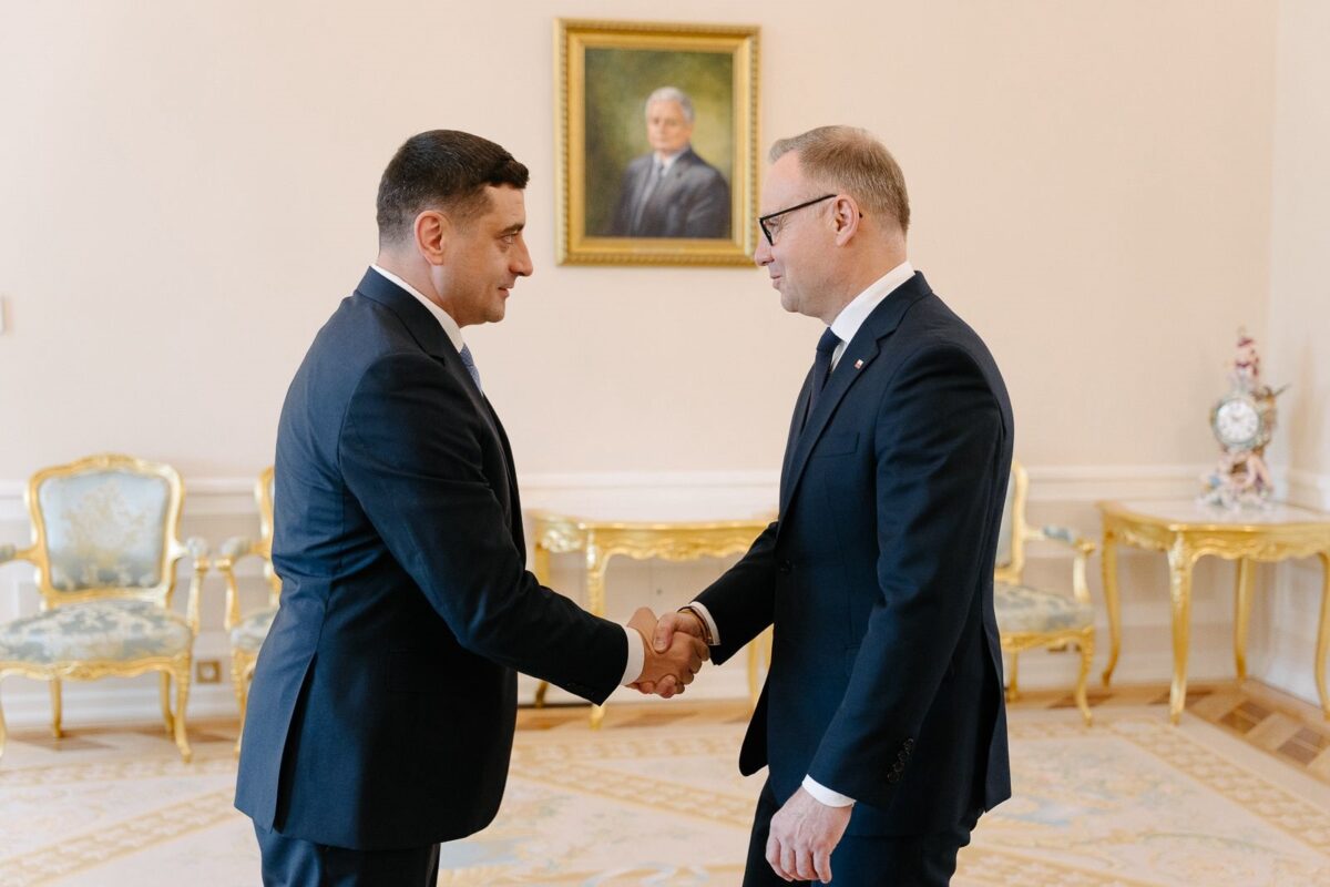 De ce nu merge la dezbateri TV. George Simion, strategie electorală pe plan internațional.