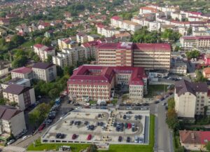 Chirurg pediatru, acuzat de luare de mită, interdicție să își mai profeseze meseria