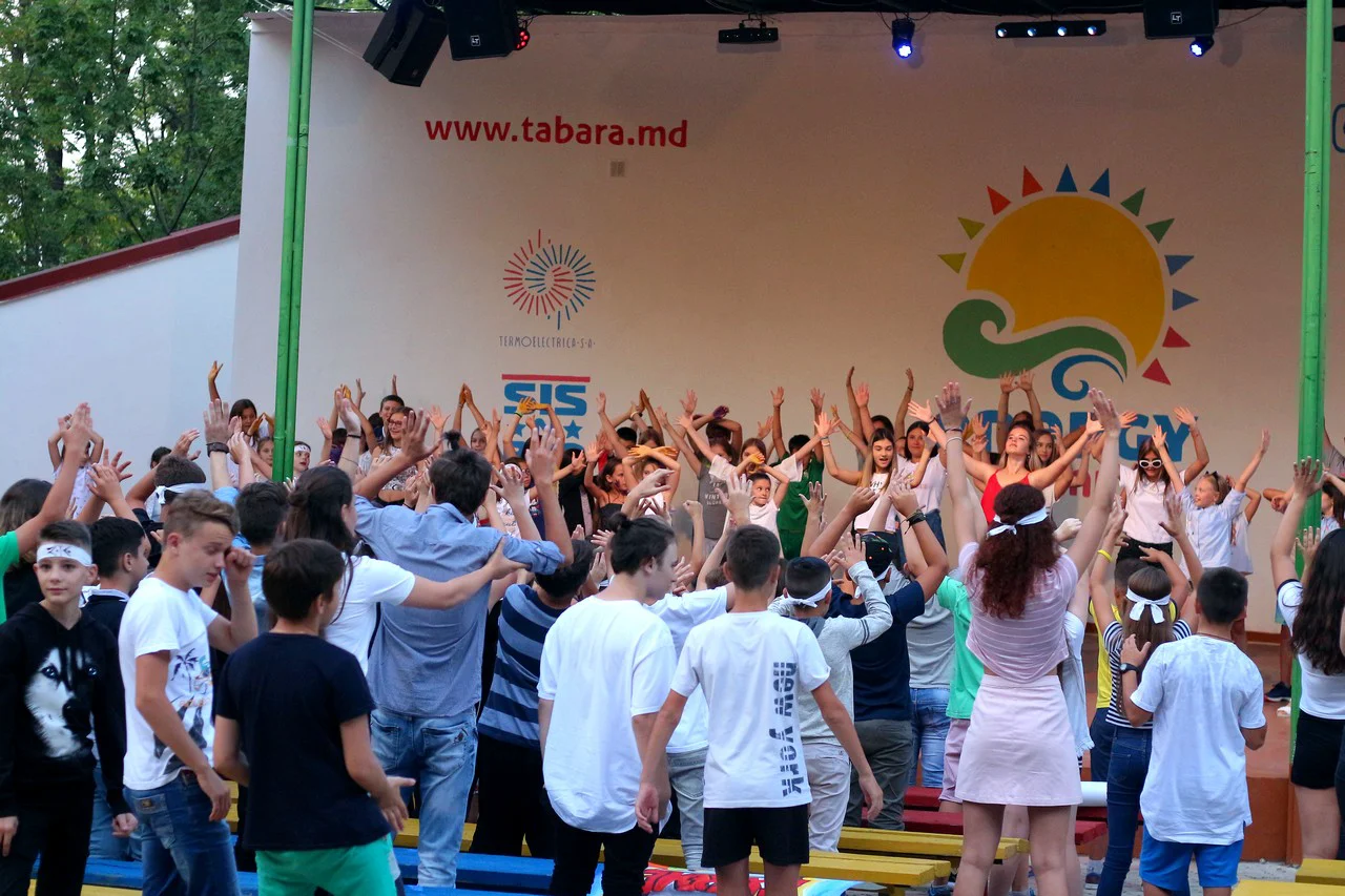 Vacanța de vară 2025, înscrierea copiilor în tabere. Ghid complet pentru părinți