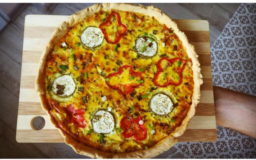 Quiche-ul franțuzesc, reinterpretat în Basarabia: Tartă sărată cu brânză de casă și legume