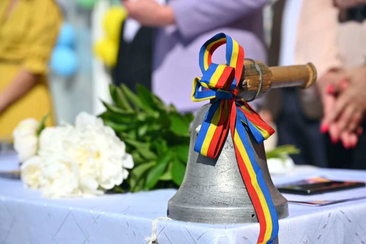 Elevii din Republica Moldova au revenit în bănci. Anul școlar a început cu lecția „Valorile care ne unesc”