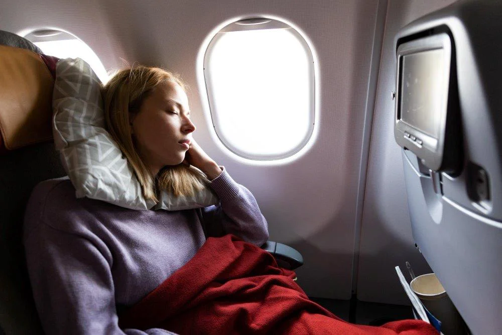 Călătoriile și jetlag-ul: Cum să-ți menții ritmul circadian echilibrat când traversezi zone cu fusuri orare diferite