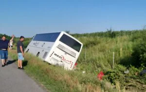 Accident grav pe A2: Un autocar s-a răsturnat, autoritățile activează Planul Roșu de Intervenție