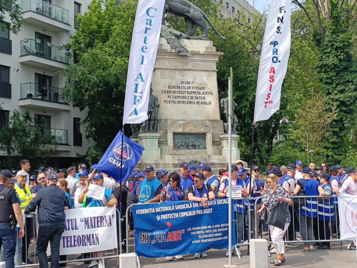 Bugetarii din Cartel ALFA se opun reducerilor de cheltuieli. Protest la Cotroceni