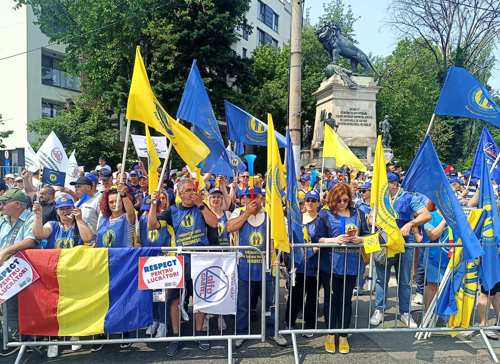 Bugetarii care lucrează cu fonduri europene, protest față de pierderea sporurilor și privilegiilor