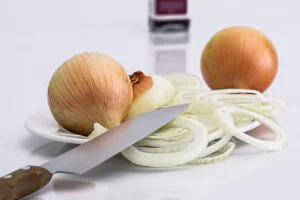Cum să tai ceapa fără să plângi: o metodă incredibil de simplă