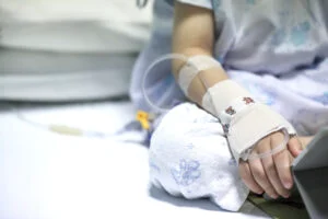 Boala de la grădiniță. Un adult și 12 copii, la spital cu toxiinfecţie alimentară