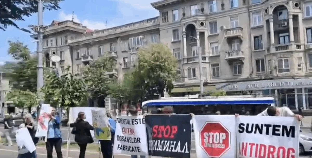 Protest antidrog la Chişinău: „Oamenii legii sunt implicaţi în schemele traficanţilor”. Video