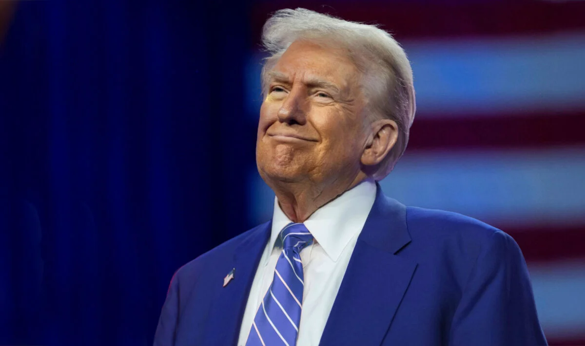 Trump, în costumul lui Superman. Fotografia a fost publicată de Casa Albă