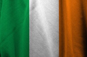 La un pas de război civil. Violențele continuă în Irlanda de Nord, românii sunt sub teroare