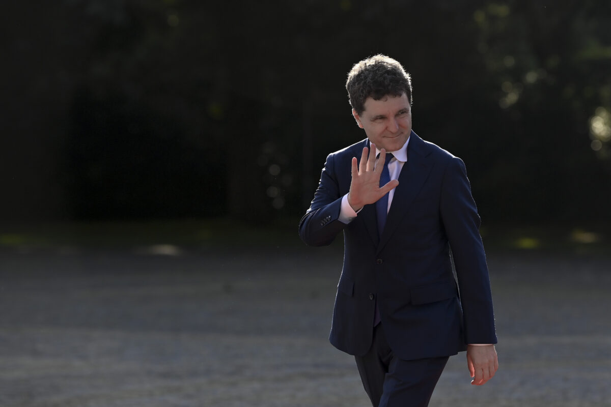 Cu cine a plecat Nicușor Dan la summitul NATO. Imaginile l-au deconspirat. Foto