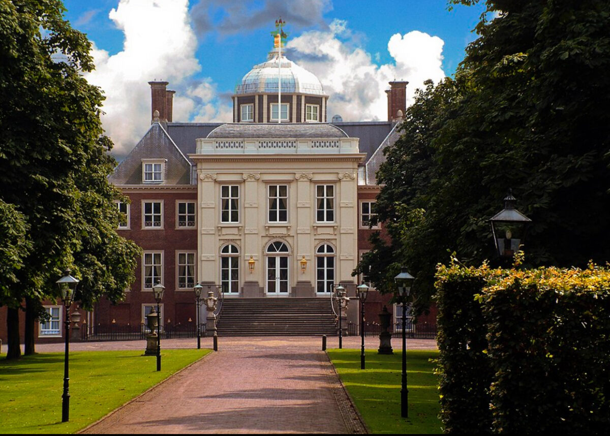 Trump și-a petrecut noaptea la reședința familiei regale olandeze. Cu cine a luat micul dejun