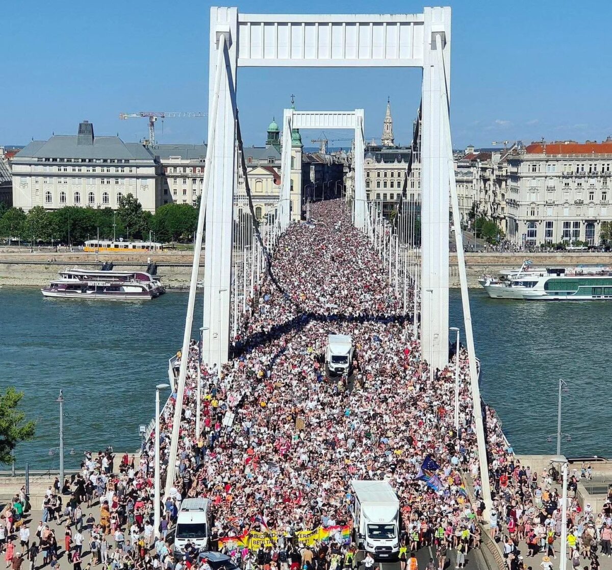 Budapesta și Europa, unite împotriva lui Orban la Pride. Record de participanți
