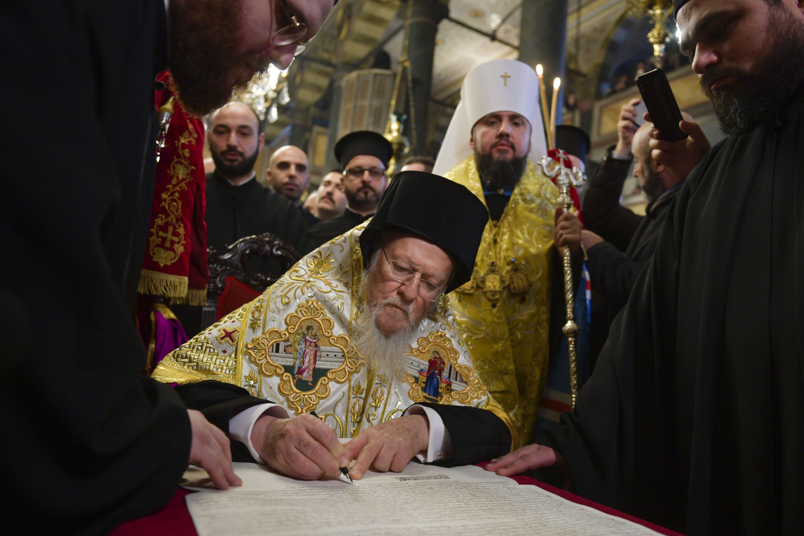 Patriarhul ecumenic Bartolomeu I a semnat un tomos despre autocefalia Bisericii Ortodoxe din Ucraina