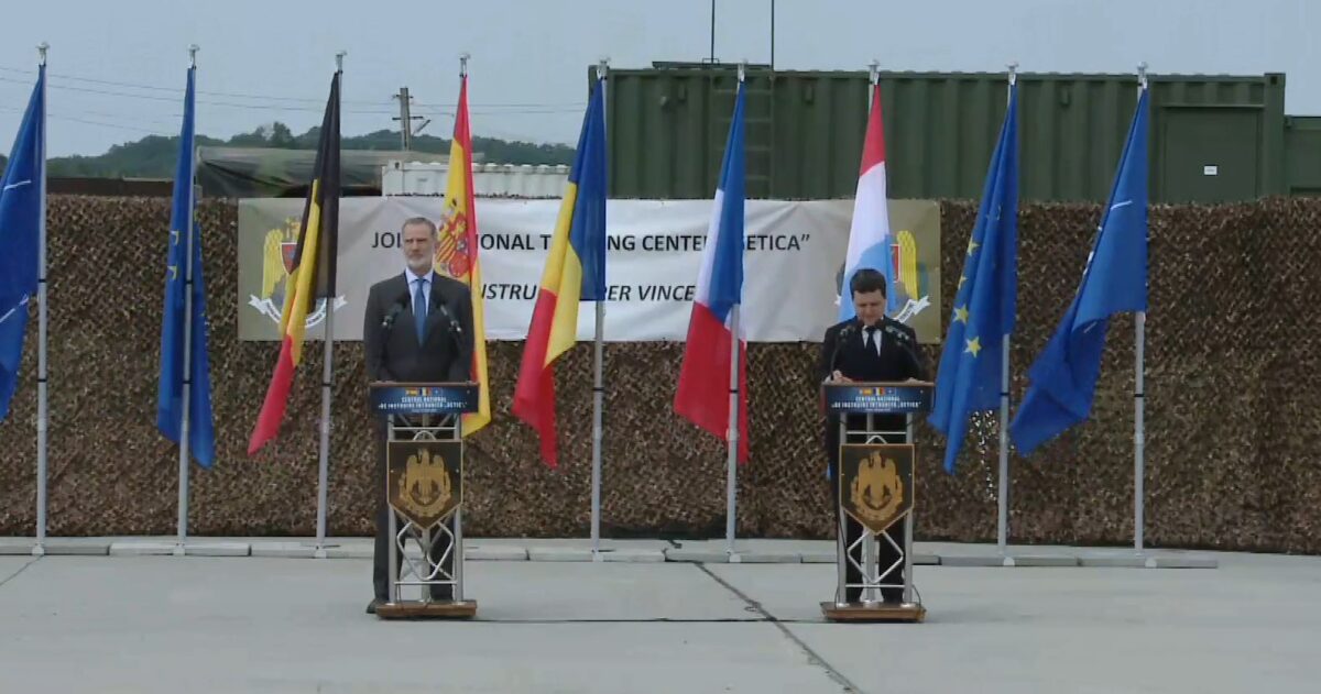 Nicușor Dan și regele Spaniei, la baza militară de la Cincu, punct strategic al NATO