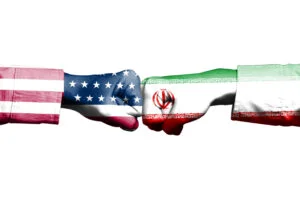Tensiuni în Golful Persic: Iranul sugerează posibilitatea închiderii Strâmtorii Ormuz