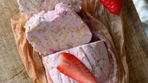 Rețeta salamului rece de căpșuni. Ingredientul care îi dă gustul perfect