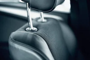 Tetiera scaunului auto: greșeala pe care multă lume o face. Poate fi fatală