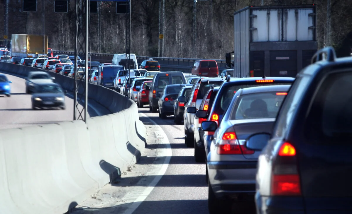 Cum afectează canicula siguranța în trafic. Sfaturi esențiale pentru șoferi