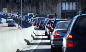 Cum afectează canicula siguranța în trafic. Sfaturi esențiale pentru șoferi