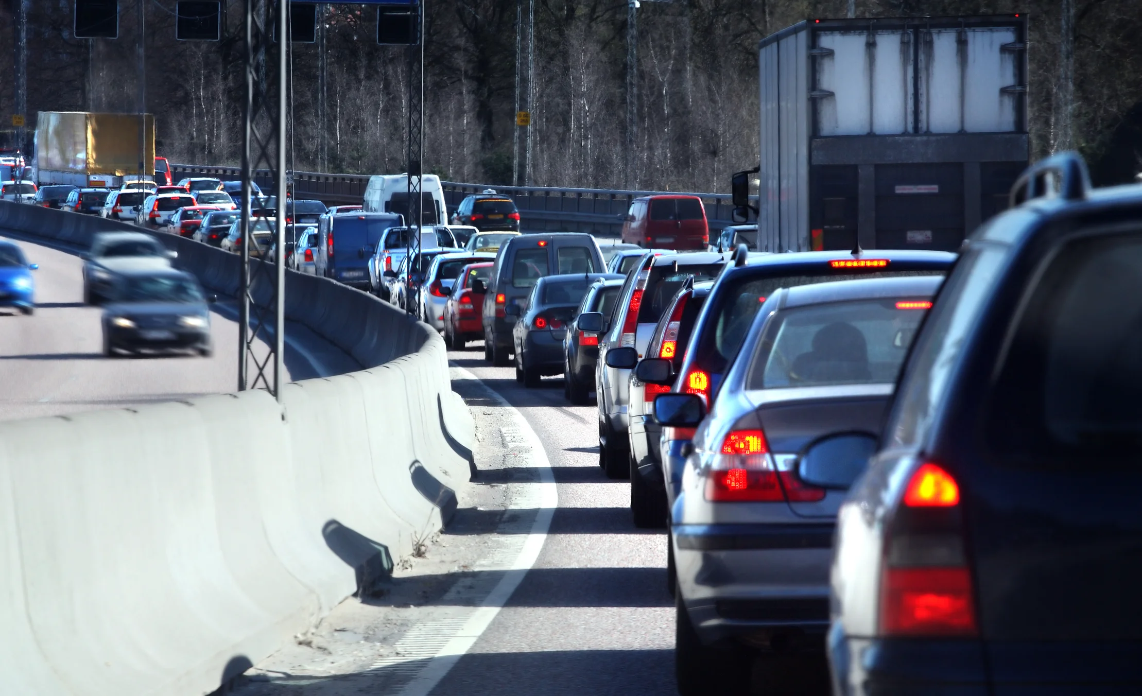 Cum afectează canicula siguranța în trafic. Sfaturi esențiale pentru șoferi