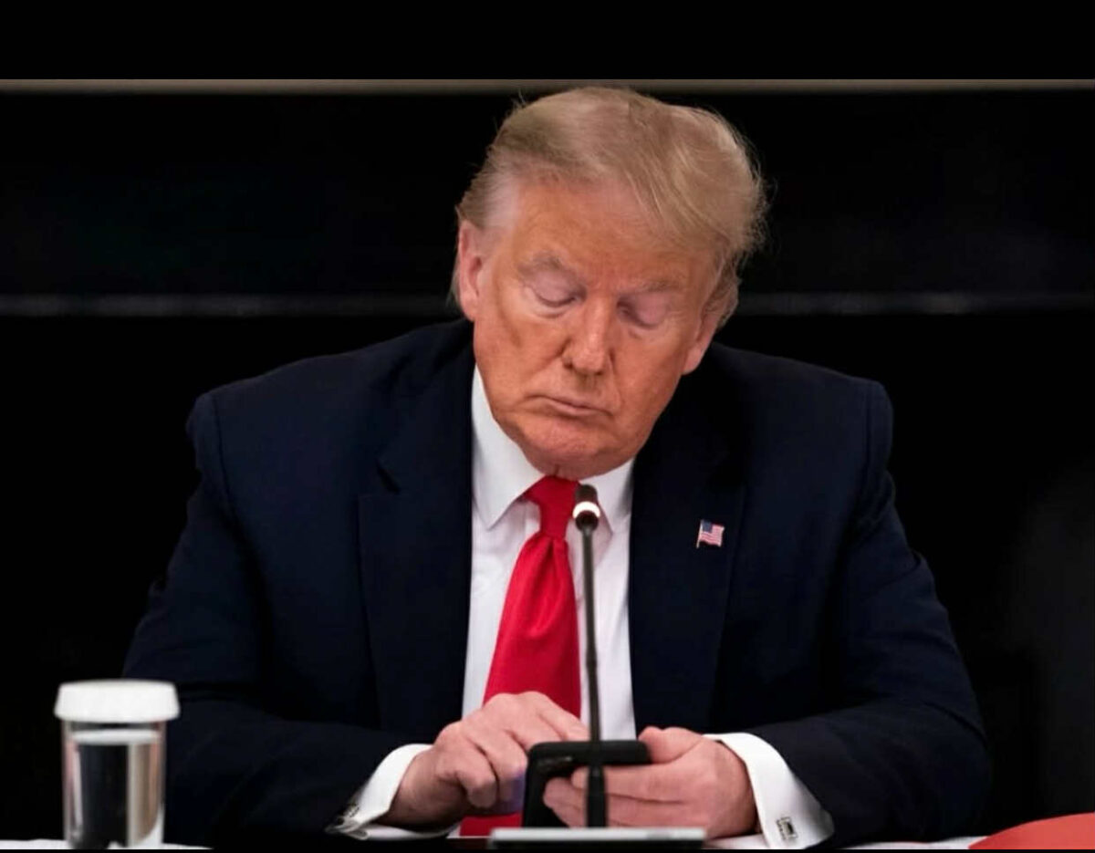 Trump în război cu presa pro-Democrată din SUA. Acuzații de fake news