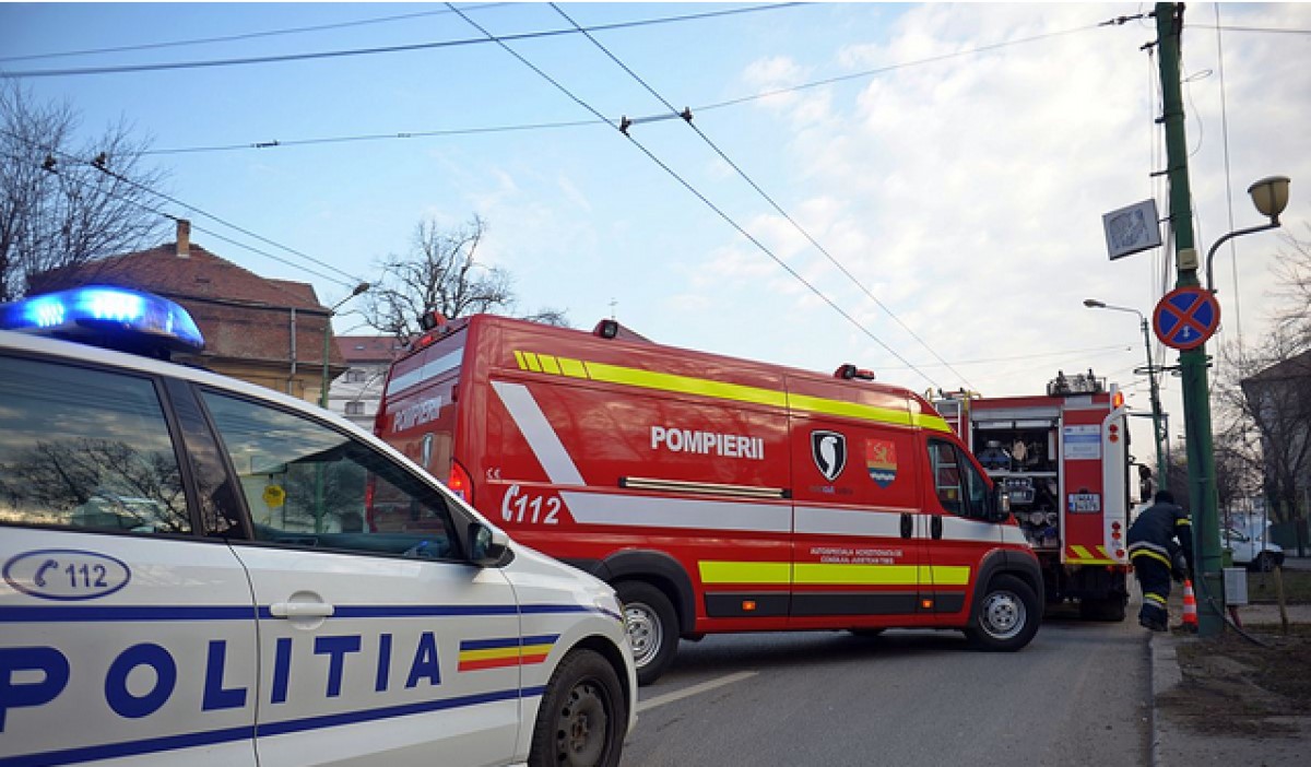 Muncitor de 18 ani, mort, după ce a căzut de pe acoperișul unei clădiri