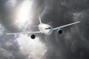 Avion Ryanair, aterizare de urgență. Nouă persoane rănite