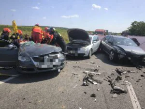 Grav accident între Oradea și Biharia. Nouă oameni, implicați