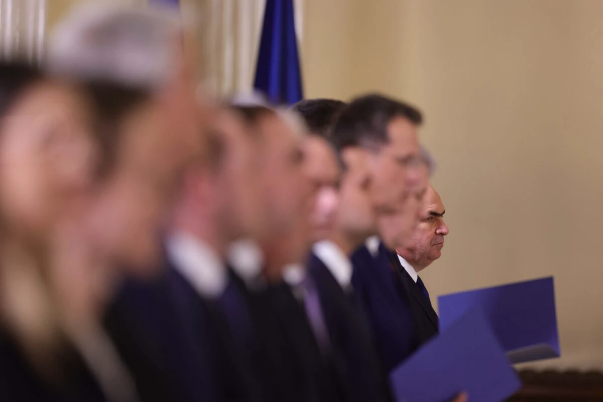 Opt miniștri nu și-au publicat declarațiile de avere și interese, deși legea îi obligă